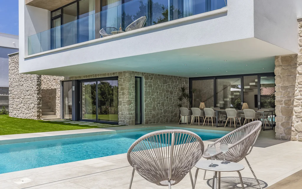 Spacious Six-Bedroom Villa Retreat Medulin