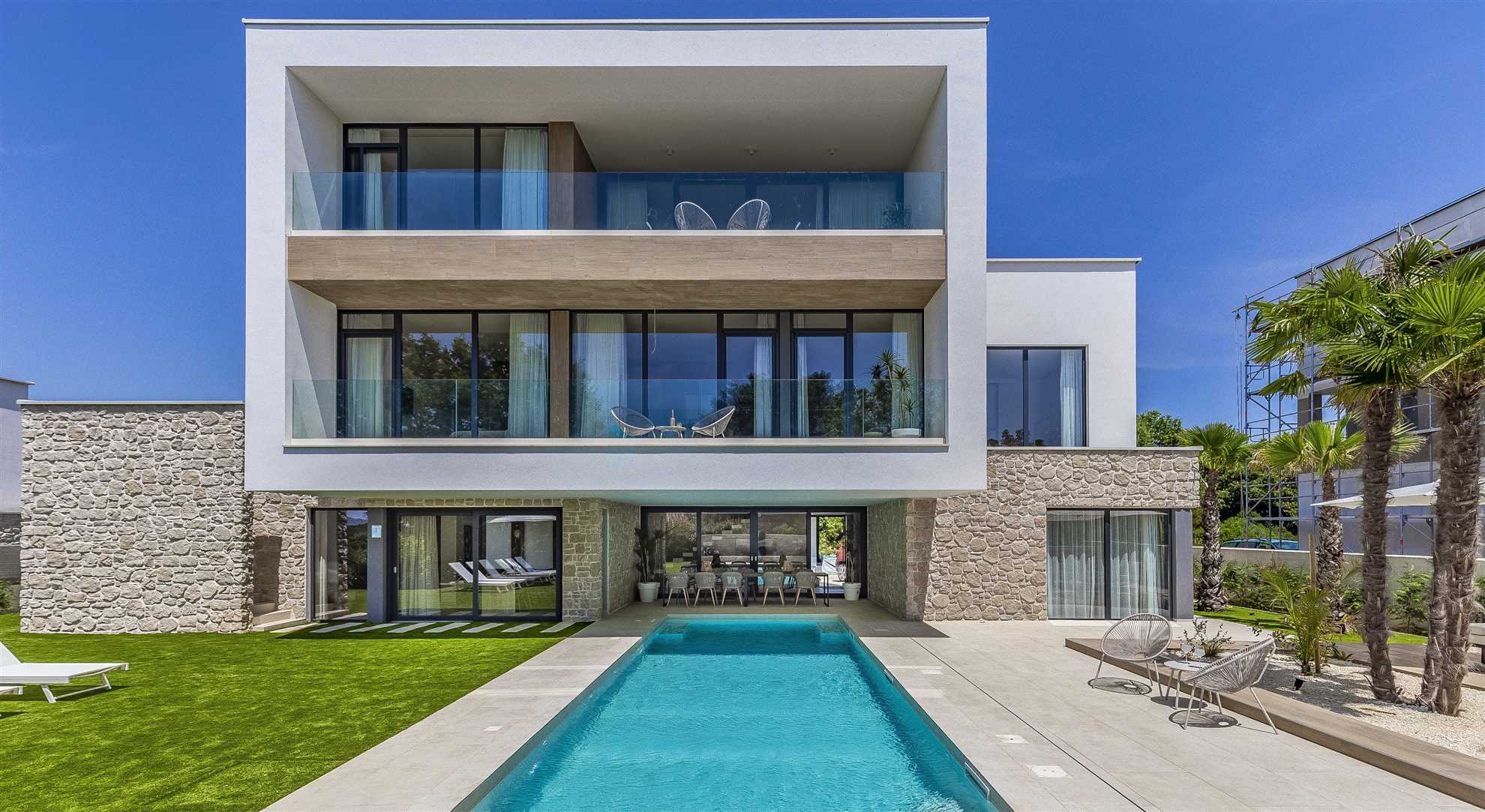Luxury Villa Estrellis with Pool