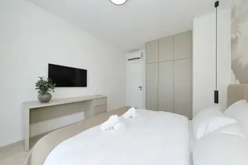 Modern Seafront Villa with Pool in Tkon