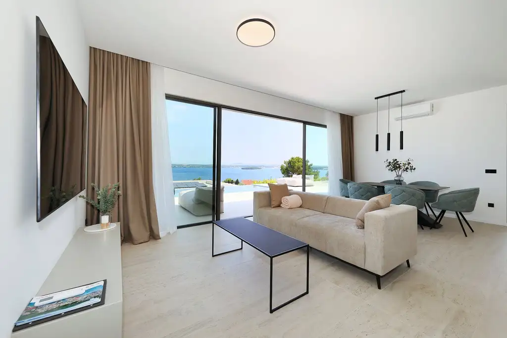 Island Villa with Infinity Pool, Tkon