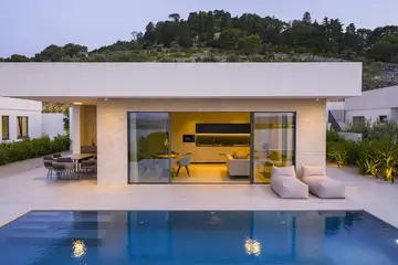 Island Villa with Infinity Pool, Tkon