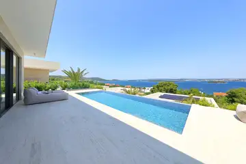 Island Villa with Infinity Pool, Tkon
