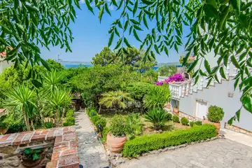 Family Villa with Pool and Sea View in Maslenica