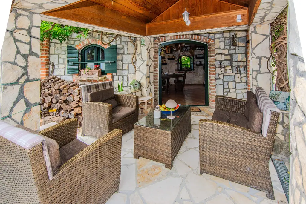 Family Villa with Pool and Sea View in Maslenica