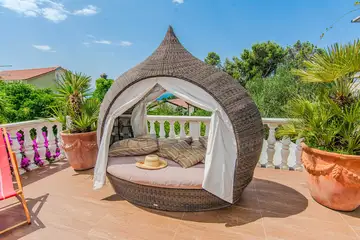 Family Villa with Pool and Sea View in Maslenica