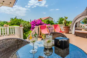 Family Villa with Pool and Sea View in Maslenica