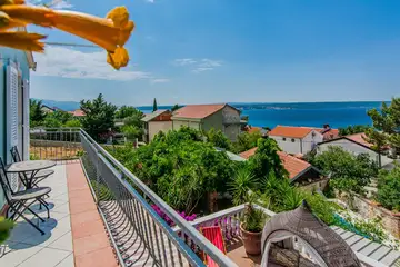 Family Villa with Pool and Sea View in Maslenica