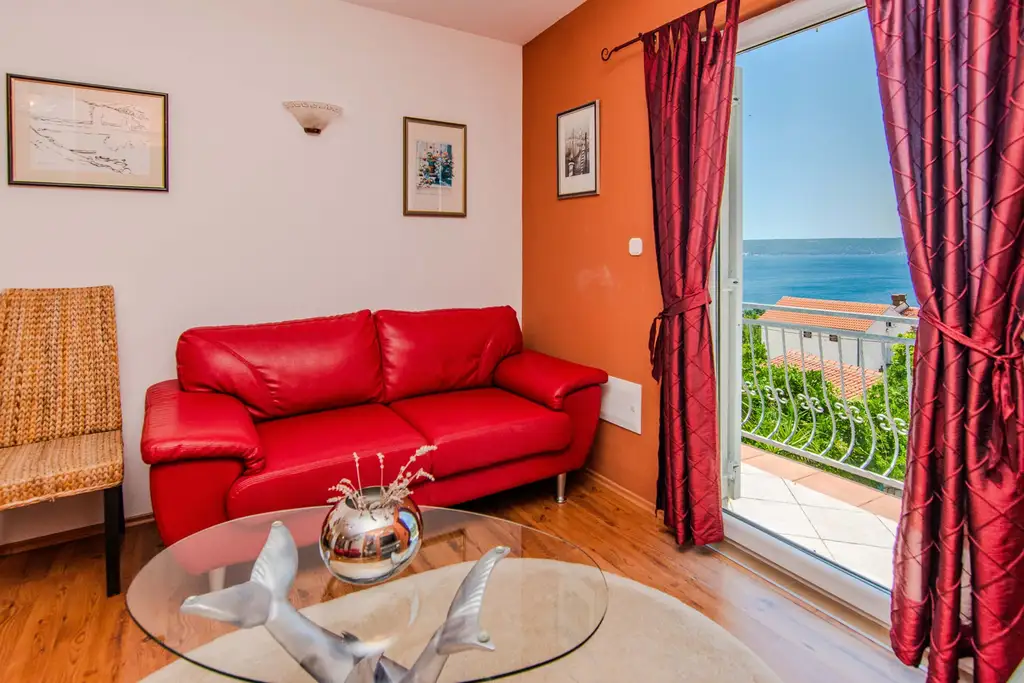 Family Villa with Pool and Sea View in Maslenica