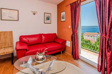 Family Villa with Pool and Sea View in Maslenica