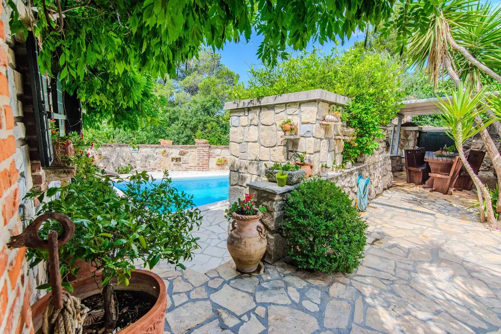 Family Villa with Pool and Sea View in Maslenica