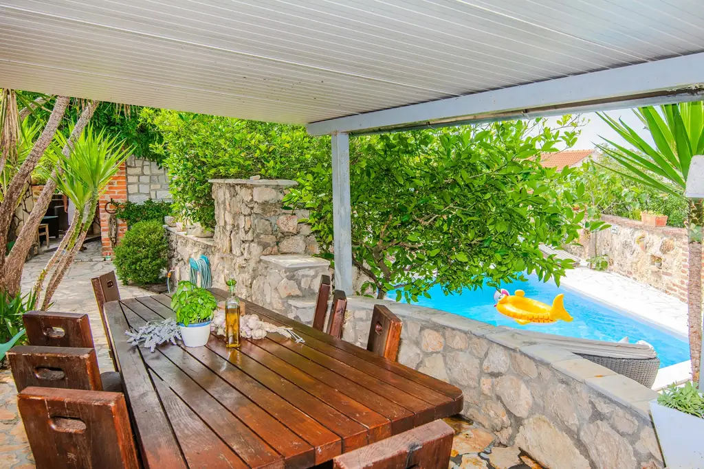 Family Villa with Pool and Sea View in Maslenica