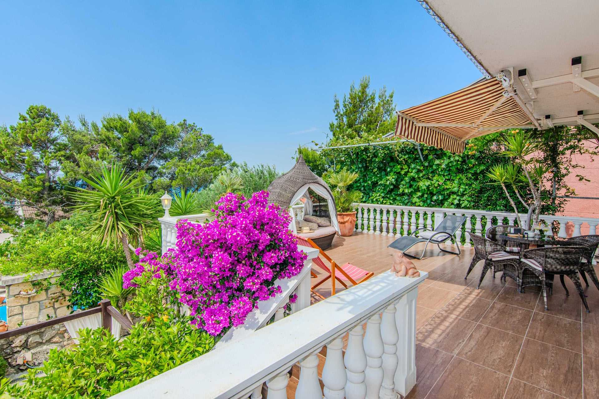 Holiday Home Fleurencia with Pool