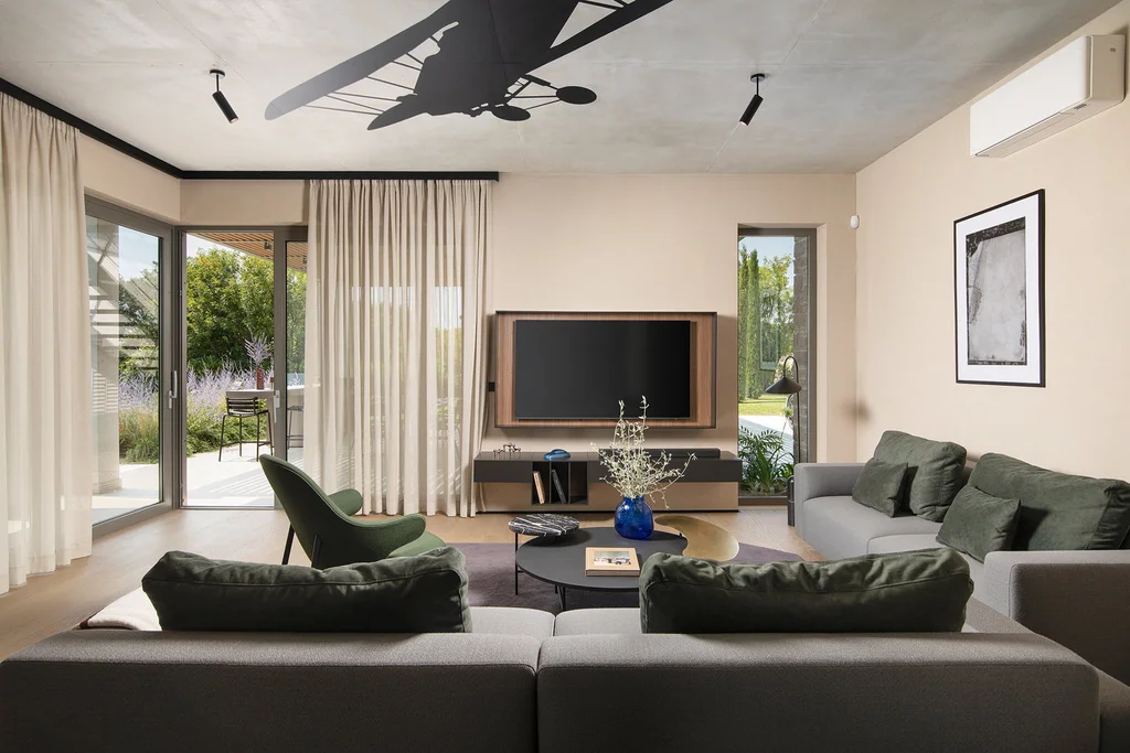 Modern Four-Bedroom Villa with Heated Pool in Vodnjan