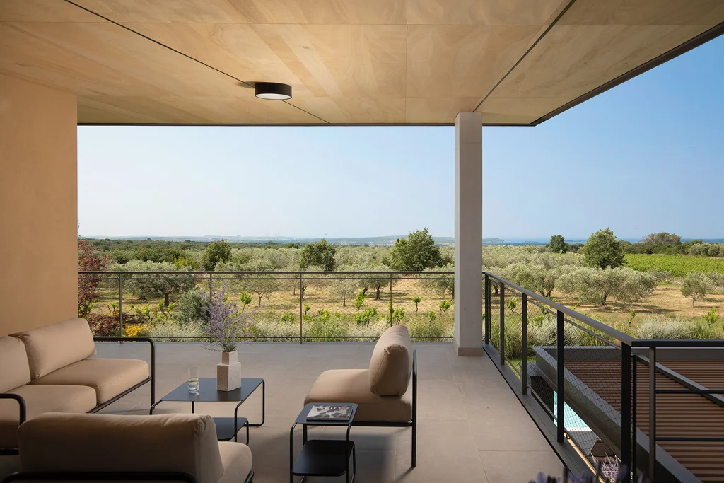 Modern Four-Bedroom Villa with Heated Pool in Vodnjan