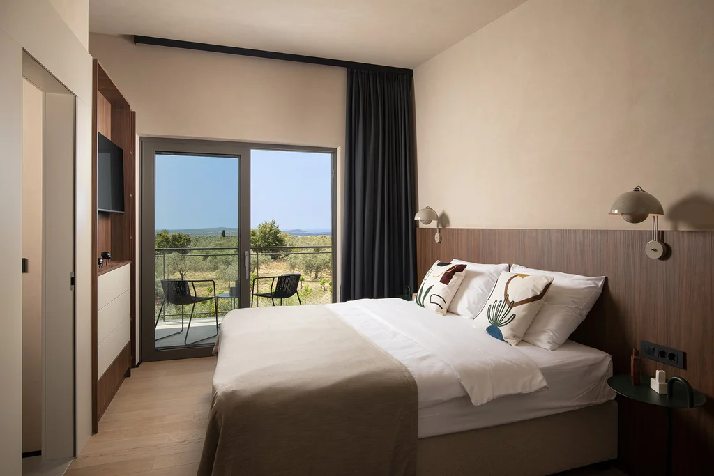 Modern Four-Bedroom Villa with Heated Pool in Vodnjan