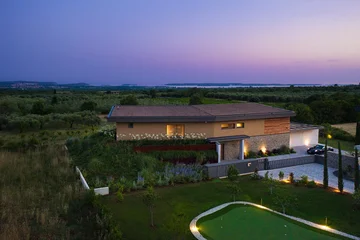 Modern Four-Bedroom Villa with Heated Pool in Vodnjan