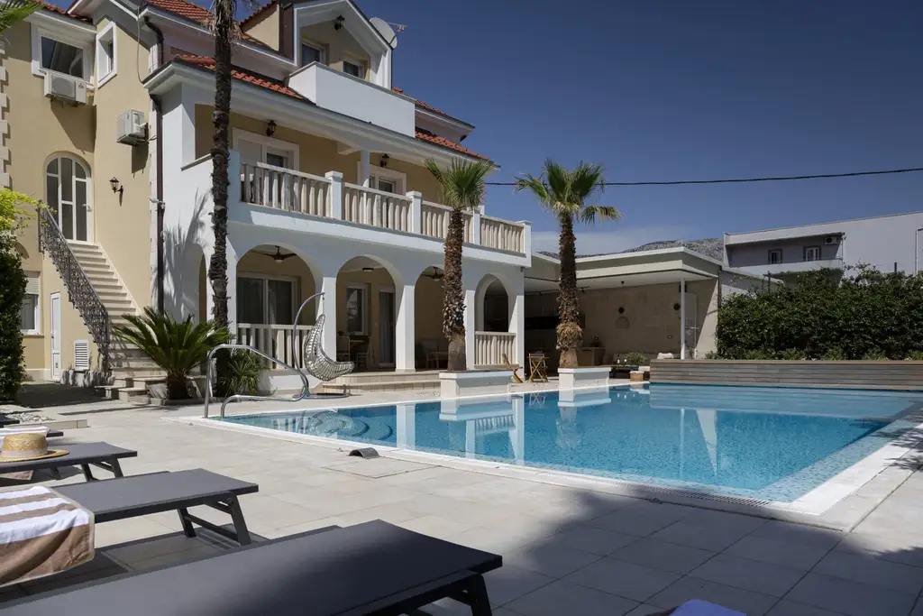 Modern Six-Bedroom Villa in Kaštel Lukšić