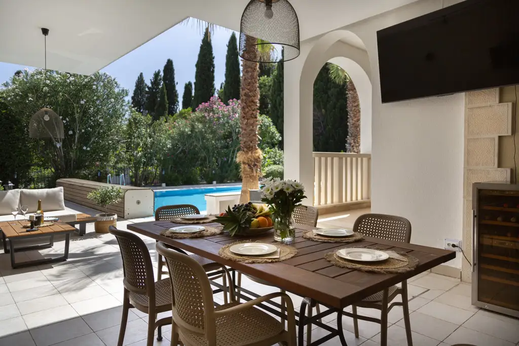 Modern Six-Bedroom Villa in Kaštel Lukšić