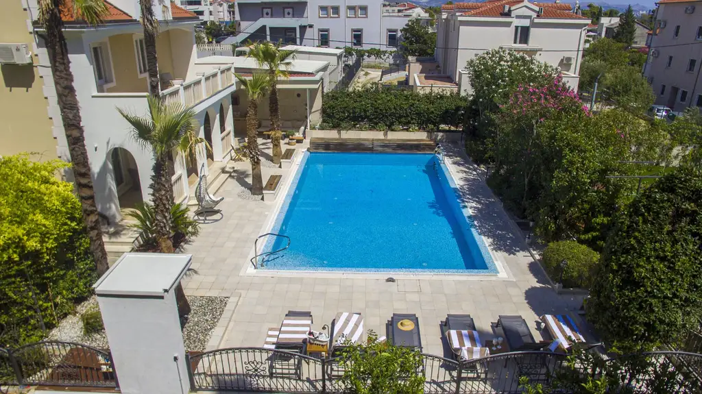 Modern Six-Bedroom Villa in Kaštel Lukšić