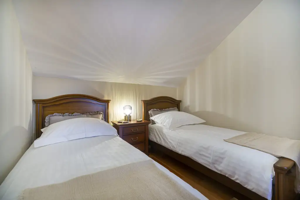 Modern Six-Bedroom Villa in Kaštel Lukšić