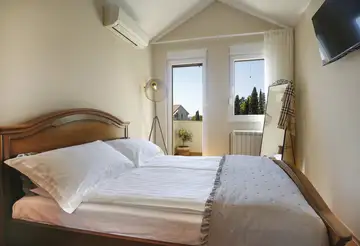 Modern Six-Bedroom Villa in Kaštel Lukšić