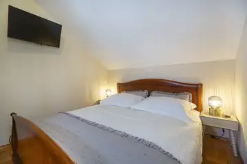 Modern Six-Bedroom Villa in Kaštel Lukšić