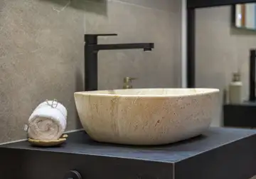 Modern Six-Bedroom Villa in Kaštel Lukšić