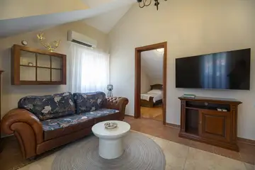 Modern Six-Bedroom Villa in Kaštel Lukšić