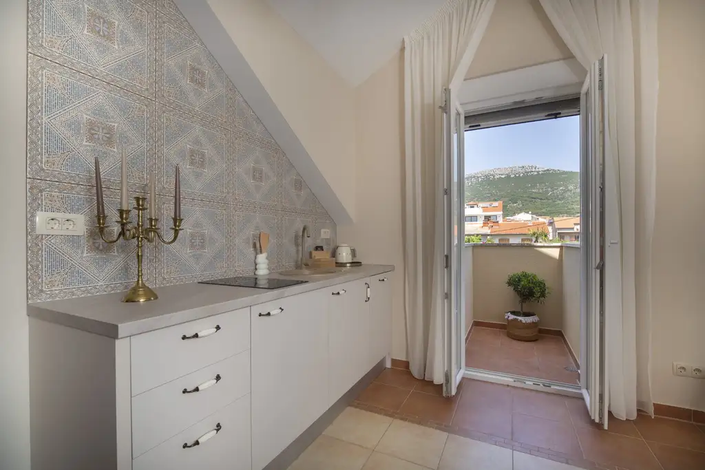 Modern Six-Bedroom Villa in Kaštel Lukšić
