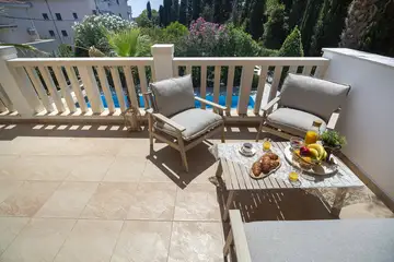 Modern Six-Bedroom Villa in Kaštel Lukšić