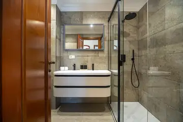 Modern Six-Bedroom Villa in Kaštel Lukšić