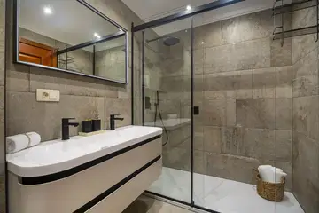 Modern Six-Bedroom Villa in Kaštel Lukšić