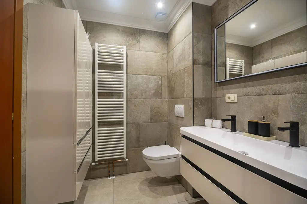 Modern Six-Bedroom Villa in Kaštel Lukšić