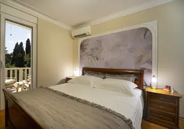 Modern Six-Bedroom Villa in Kaštel Lukšić