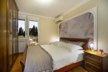 Modern Six-Bedroom Villa in Kaštel Lukšić