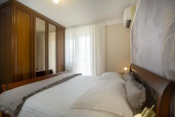 Modern Six-Bedroom Villa in Kaštel Lukšić