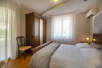 Modern Six-Bedroom Villa in Kaštel Lukšić