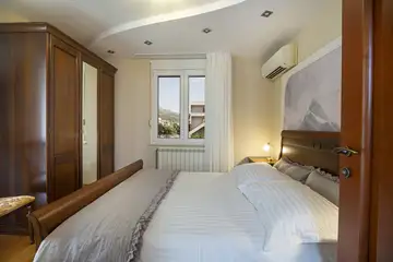 Modern Six-Bedroom Villa in Kaštel Lukšić