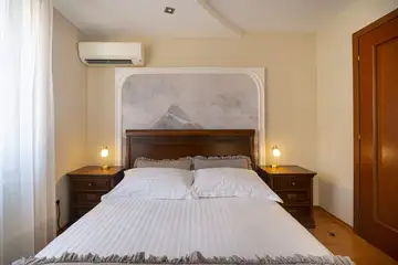 Modern Six-Bedroom Villa in Kaštel Lukšić