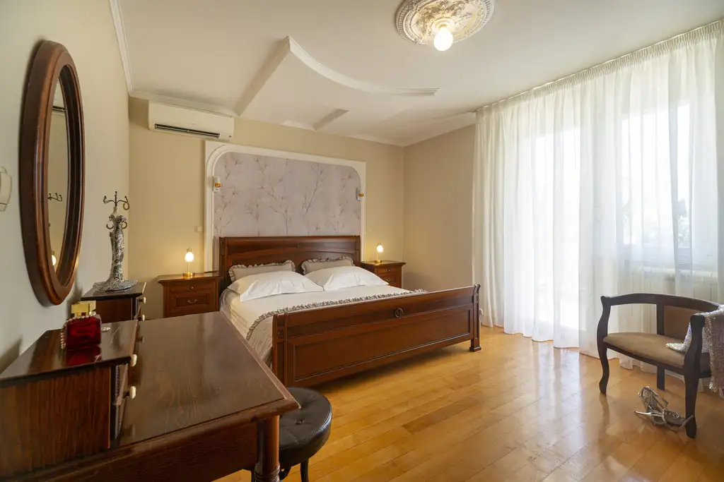 Modern Six-Bedroom Villa in Kaštel Lukšić