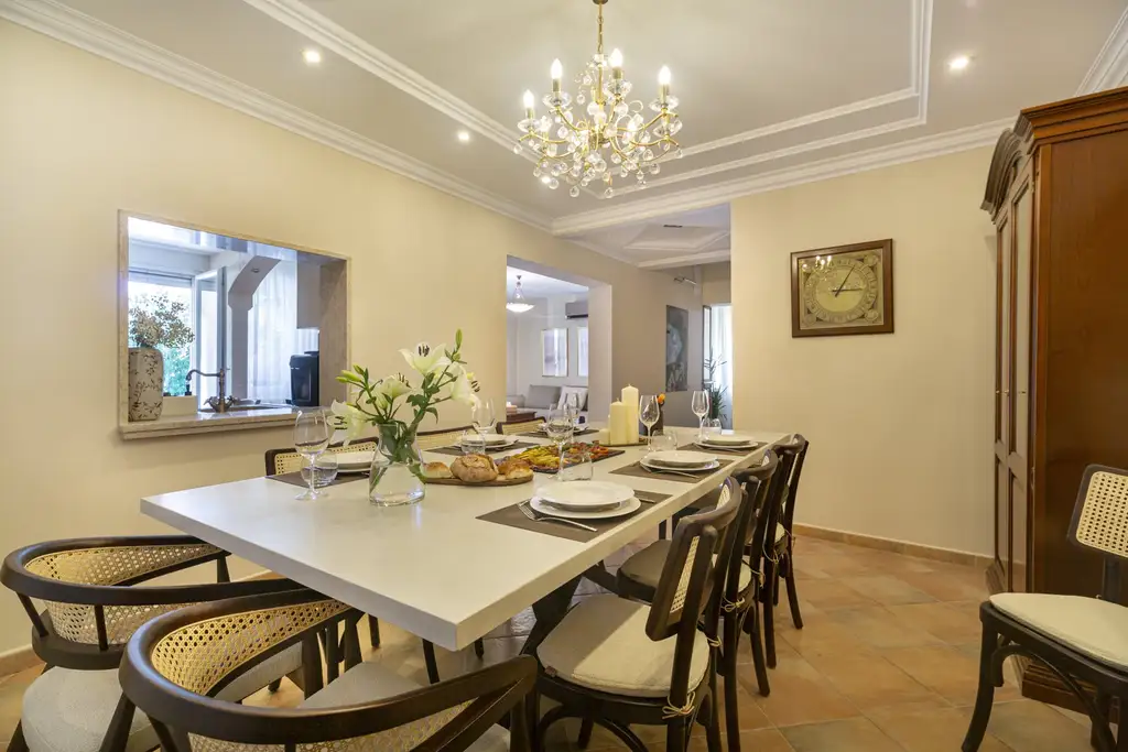 Modern Six-Bedroom Villa in Kaštel Lukšić