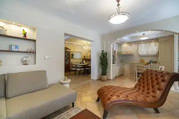 Modern Six-Bedroom Villa in Kaštel Lukšić