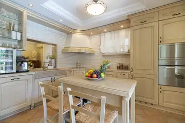 Modern Six-Bedroom Villa in Kaštel Lukšić