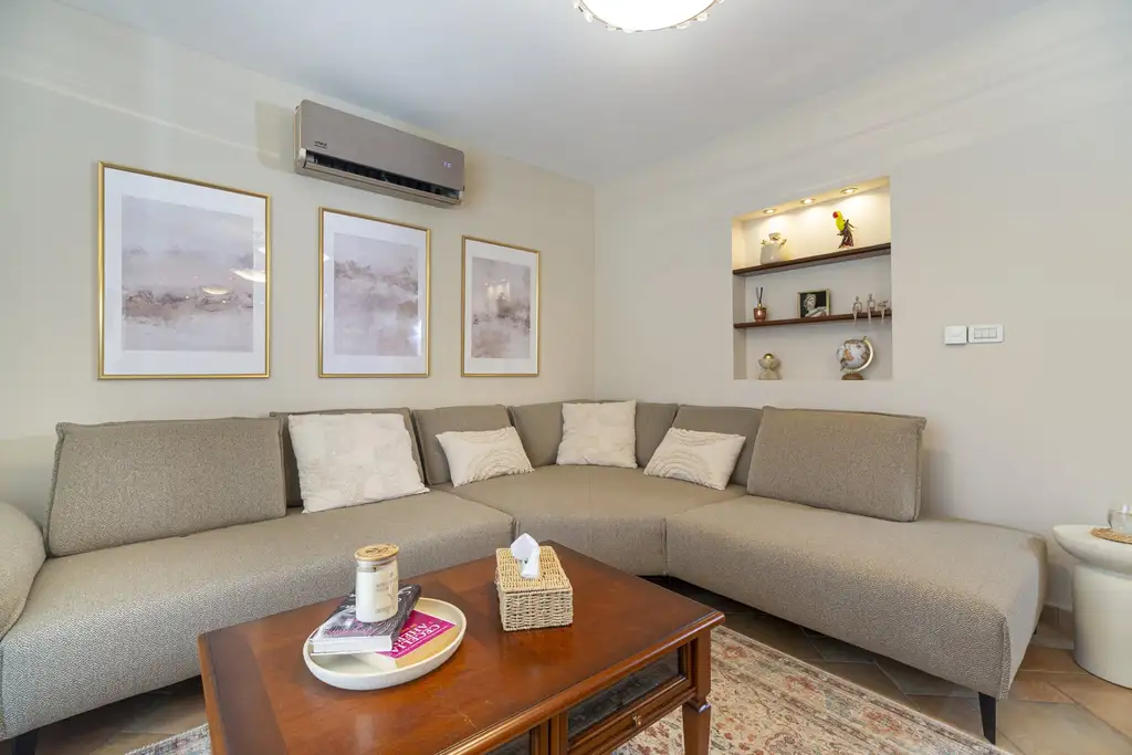 Modern Six-Bedroom Villa in Kaštel Lukšić