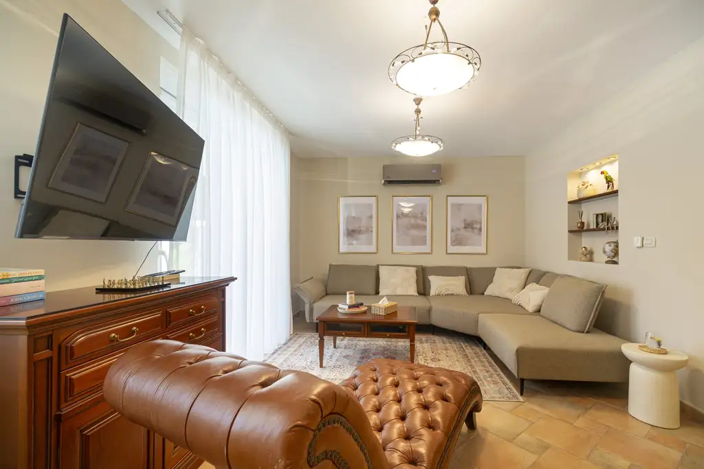 Modern Six-Bedroom Villa in Kaštel Lukšić