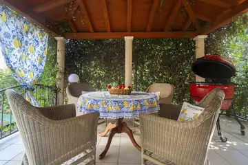 Modern Six-Bedroom Villa in Kaštel Lukšić