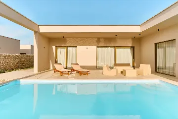 Modern 3-Bedroom Villa Retreat in Tar