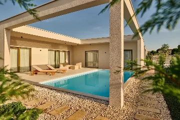 Modern 3-Bedroom Villa Retreat in Tar