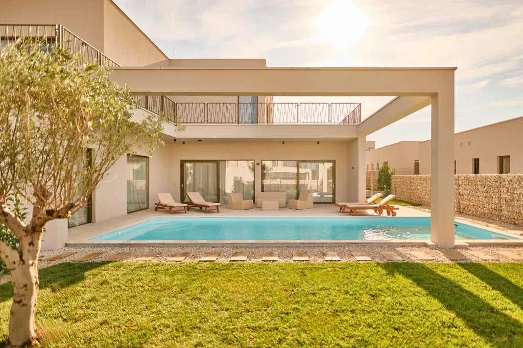Spacious Villa Retreat with 4 Bedrooms in Tar