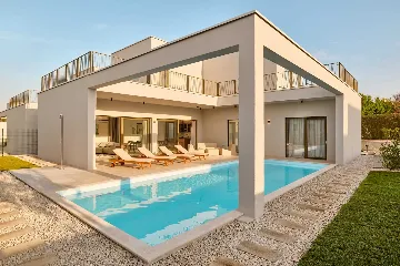 Spacious Villa Retreat with 4 Bedrooms in Tar